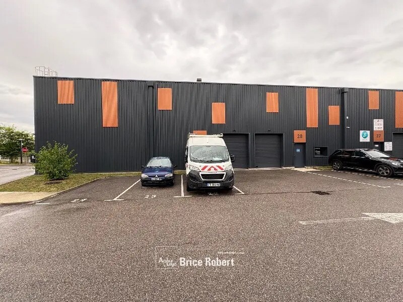 Local d'activités dans Vaulx-Milieu à vendre Photo du bâtiment- Image 1 de 8