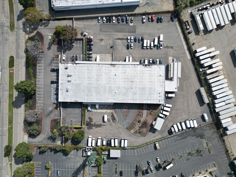 8455 Pardee Dr, Oakland, CA à louer - Photo du bâtiment - Image 2 de 5