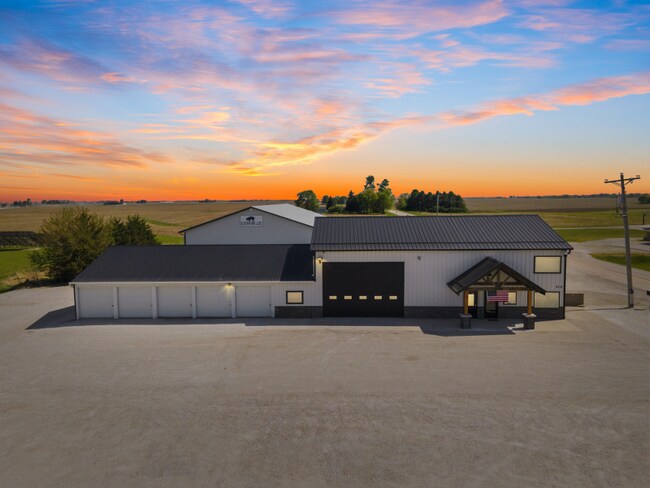 Plus de détails pour 214 S Airport Rd, Washington, IA - Commerce de détail à vendre