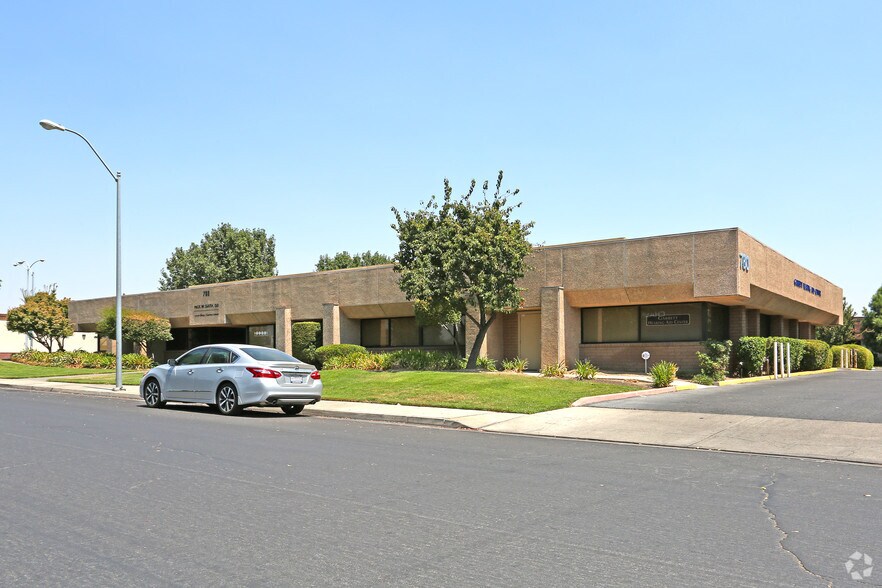 780 W Olive Ave, Merced, CA à louer - Photo principale - Image 1 de 12