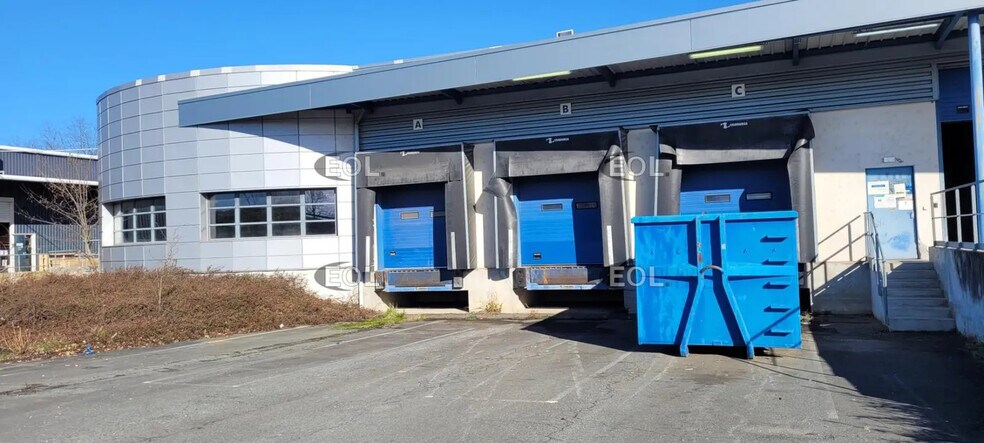 Industrial in Miribel for lease - Building Photo - Image 2 of 6