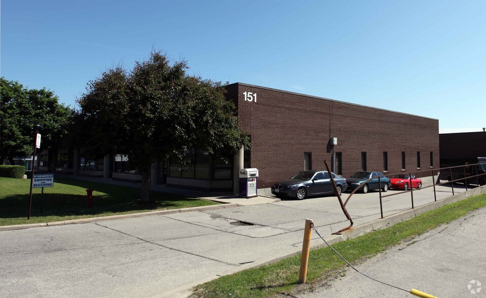 151 Carlingview Dr, Toronto, ON for lease - Primary Photo - Image 1 of 6