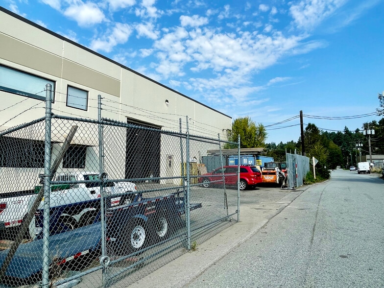 211 Schoolhouse St, Coquitlam, BC for sale - Building Photo - Image 2 of 2