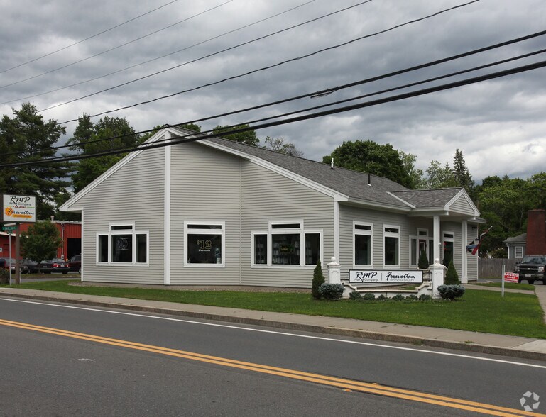 443-445 Bernardston Rd, Greenfield, MA à vendre - Photo principale - Image 1 de 3