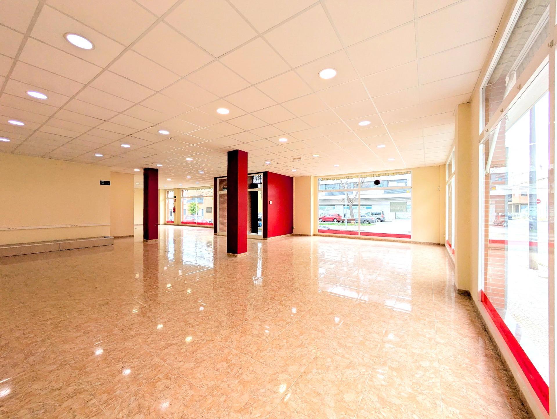 Retail in Amposta, Tarragona for lease Interior Photo- Image 1 of 3