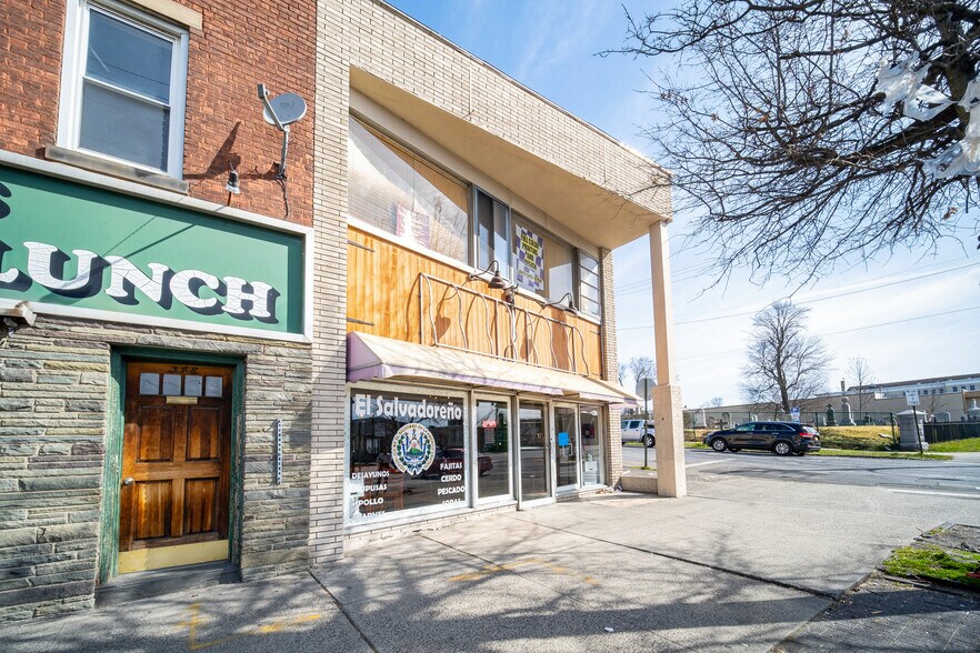 346 Broadway, Newburgh, NY à vendre - Photo du bâtiment - Image 3 de 28