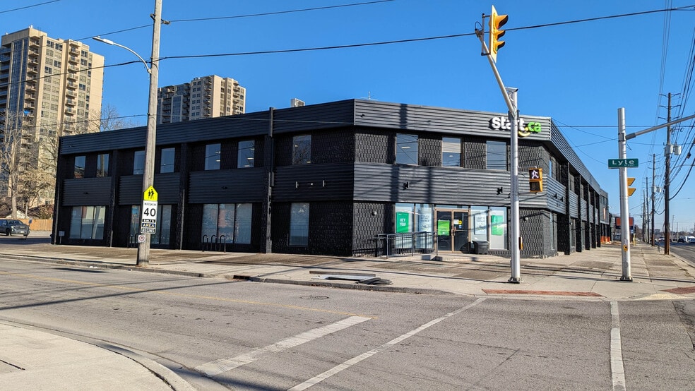 700 York St, London, ON à louer - Photo principale - Image 1 de 34