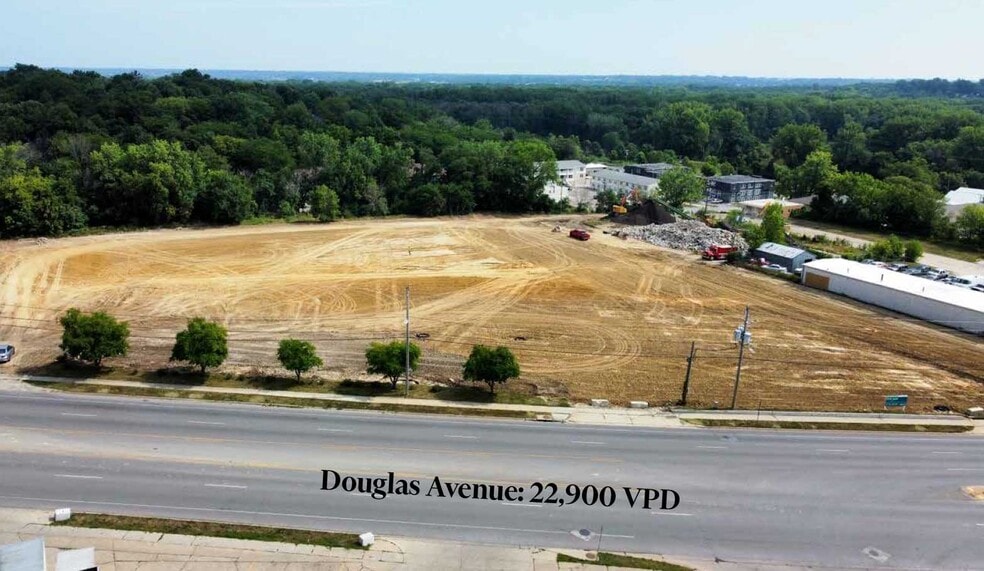 2701 Douglas Ave, Des Moines, IA à vendre - Photo du bâtiment - Image 1 de 4