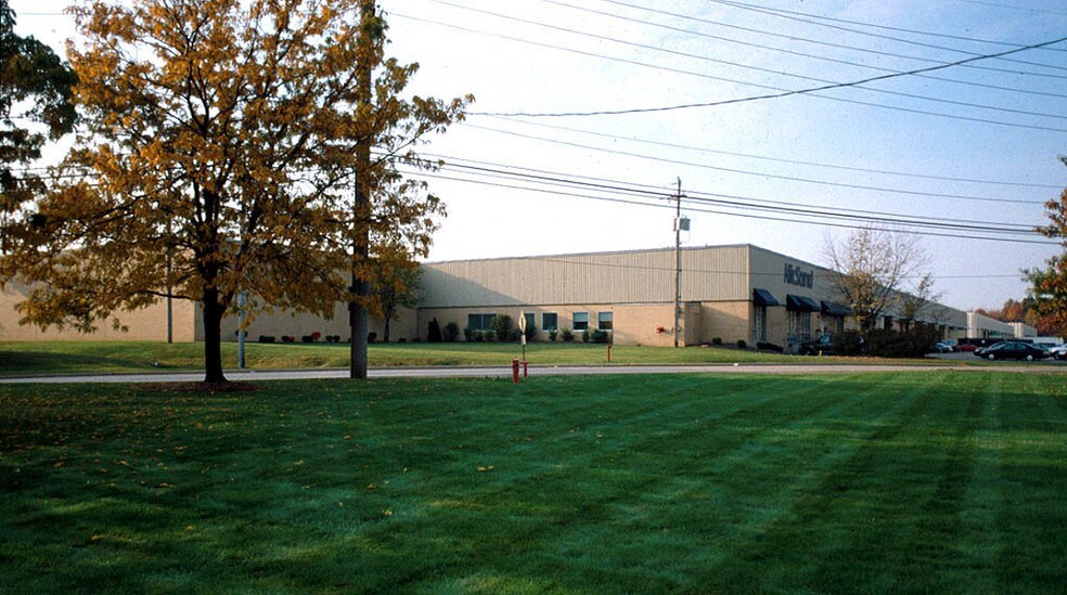 200-250 Sheldon Rd, Berea, OH à louer - Photo du bâtiment - Image 3 de 3