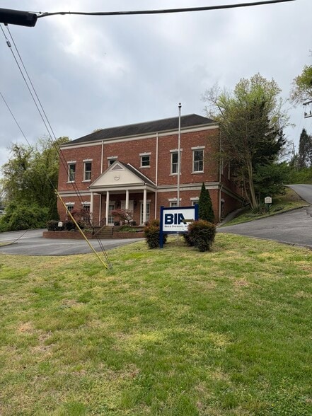 823 Chickamauga Ave, Rossville, GA for lease - Primary Photo - Image 1 of 43