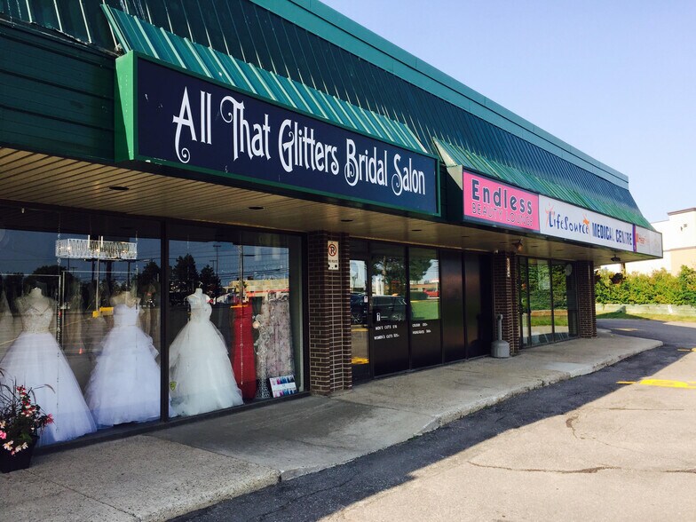 2130 Robertson Rd, Ottawa, ON à louer - Photo du bâtiment - Image 2 de 5