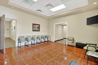 1580 Santa Barbara Blvd, The Villages, FL for lease Interior Photo- Image 2 of 9
