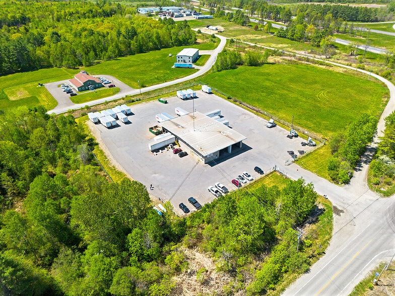 122 Lyons Rd, Sidney, ME à vendre - Photo du bâtiment - Image 1 de 62