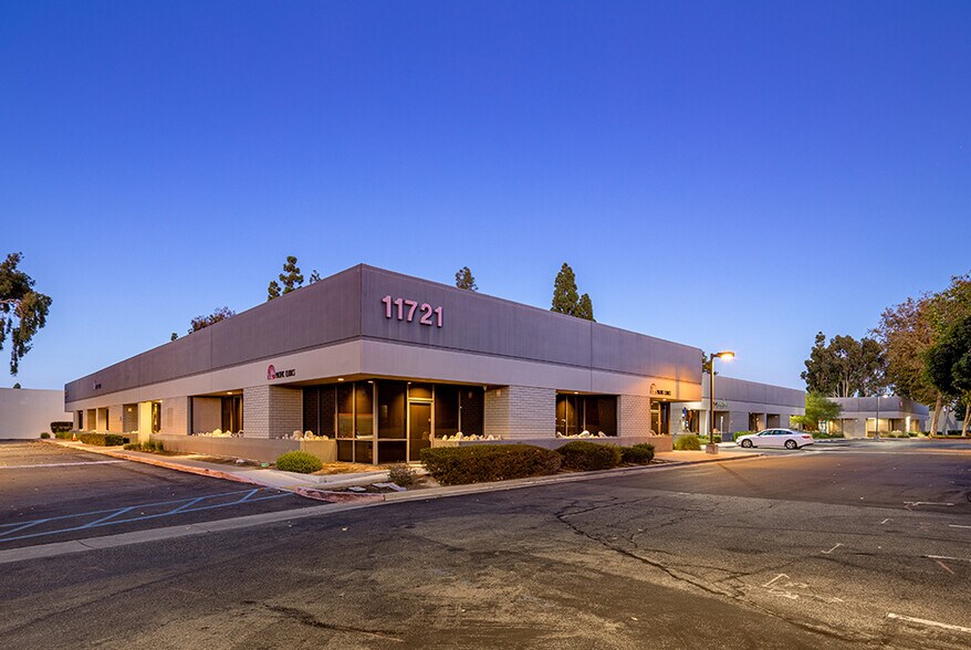 Santa Fe Springs Business Park portefeuille de 3 propriétés à vendre sur LoopNet.ca - Photo du bâtiment - Image 1 de 6