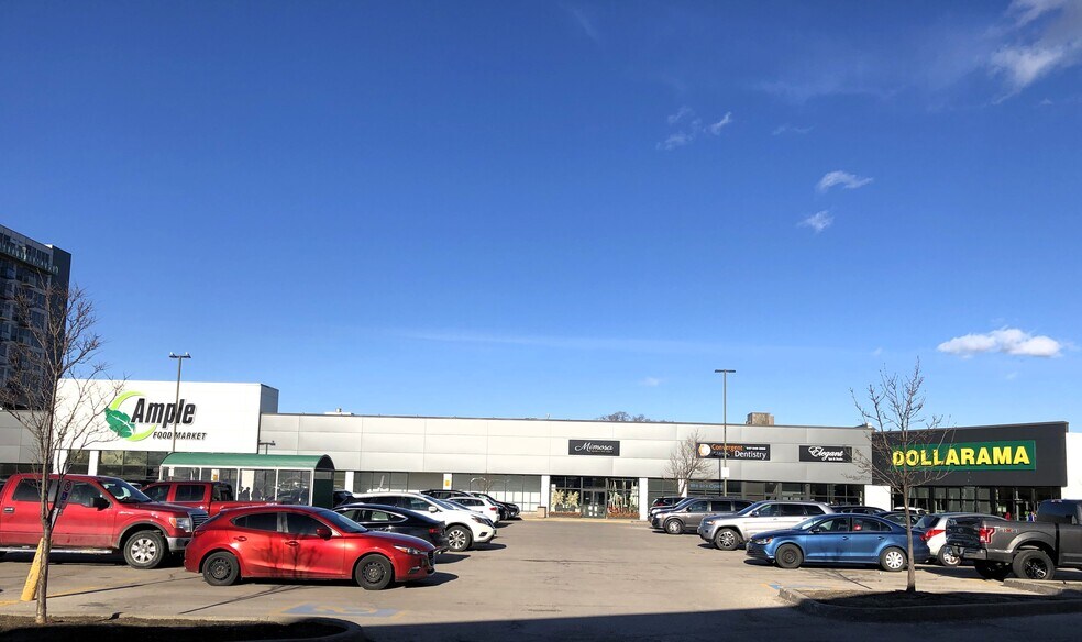 605 Rogers Rd, Toronto, ON à louer - Photo du bâtiment - Image 2 de 14