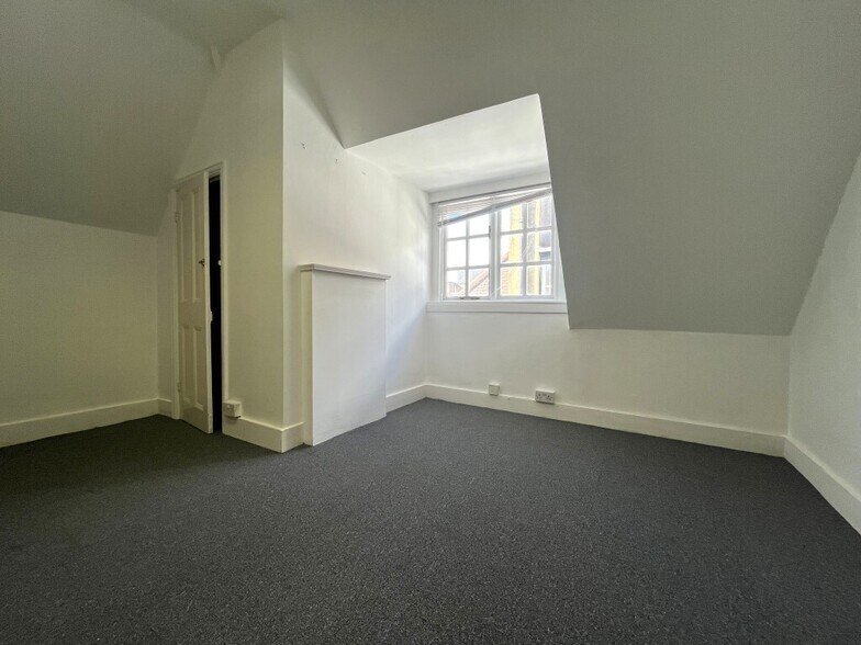 62 Packhorse Rd, Gerrards Cross à louer - Photo du bâtiment - Image 2 de 2