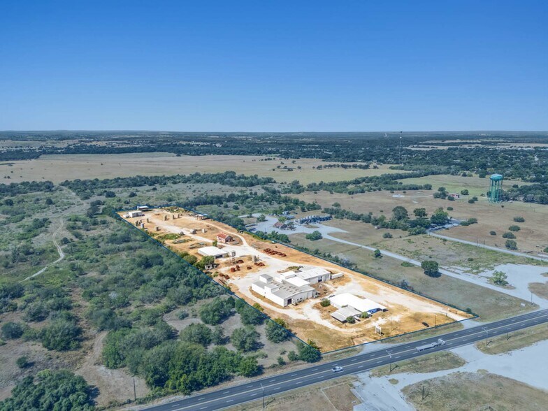2400 E Pierce St, Luling, TX à vendre - Photo du bâtiment - Image 2 de 13