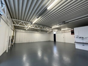 22-30 Carters Ln, Milton Keynes for lease Interior Photo- Image 2 of 3