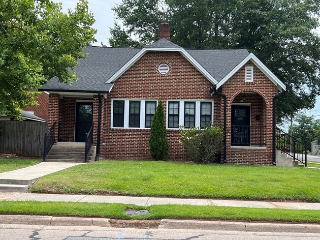 More details for 200 N Gulf St, Sanford, NC - Multifamily for Sale
