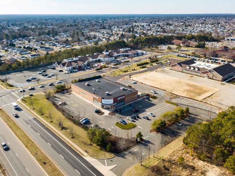 31 Mule Rd, Toms River, NJ à louer - Photo du bâtiment - Image 3 de 6