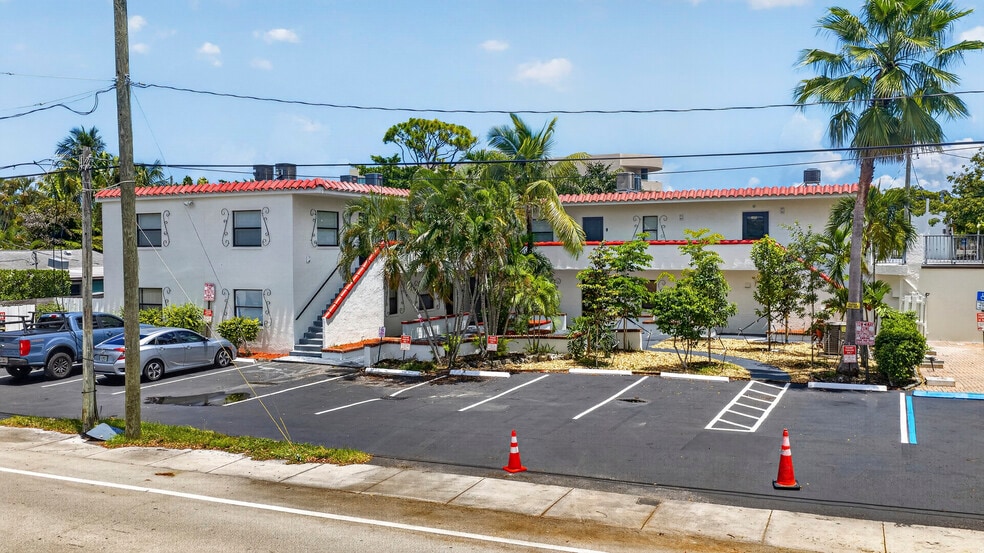 2300 NE 6th Ave, Wilton Manors, FL à louer - Photo du bâtiment - Image 3 de 9