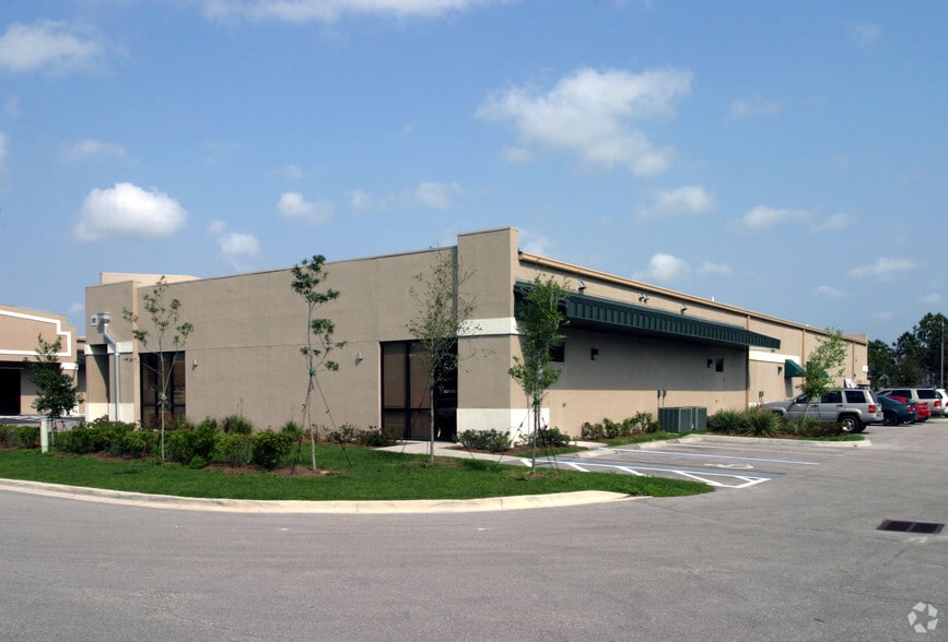 8961 Daniels Center Dr, Fort Myers, FL for sale - Building Photo - Image 3 of 10