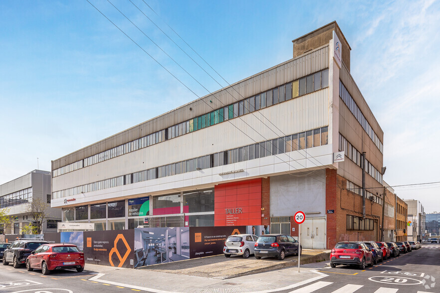 Carrer de Josep Argemí, 27-31, Esplugues de Llobregat, Barcelona for lease - Primary Photo - Image 3 of 6