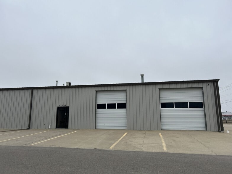 1851 S Hoover Rd, Wichita, KS for sale - Building Photo - Image 2 of 2