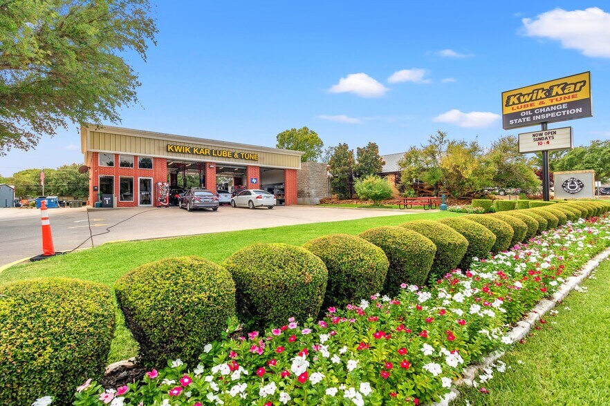 901 W Northwest Hwy, Grapevine, TX à vendre - Photo du bâtiment - Image 1 de 7