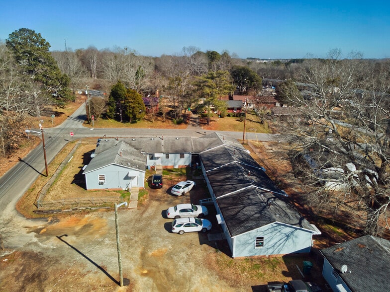 310 Walker Ave, Greenwood, SC for sale - Primary Photo - Image 1 of 24