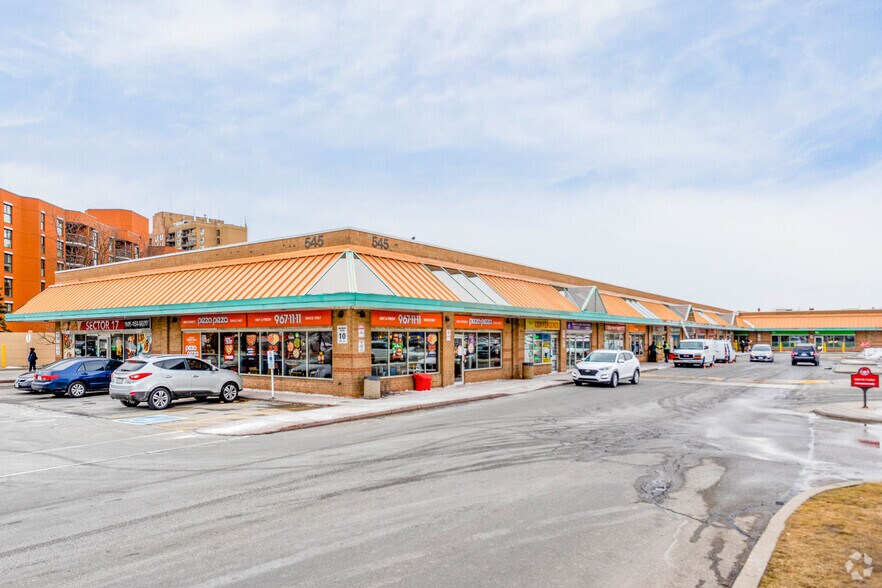 545 Steeles Ave W, Brampton, ON à vendre - Photo principale - Image 1 de 1