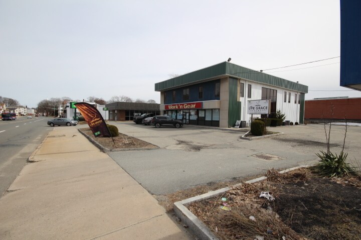 1233 Main St, Worcester, MA à louer - Photo du bâtiment - Image 3 de 19