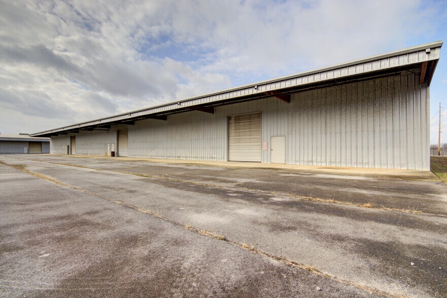 24895 N Gin St, Belle Mina, AL à louer - Photo du bâtiment - Image 3 de 11