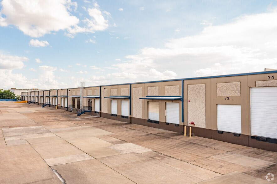 8786 Wallisville Rd, Houston, TX à louer - Photo du bâtiment - Image 3 de 4