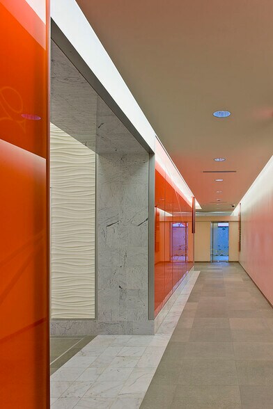 188 W Northern Lights Blvd, Anchorage, AK à louer - Hall d’entrée - Image 3 de 9