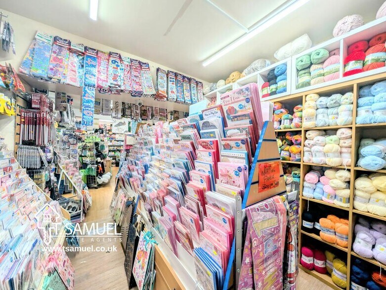 66-68 Oxford St, Penrhiwceiber à vendre - Photo du bâtiment - Image 2 de 26