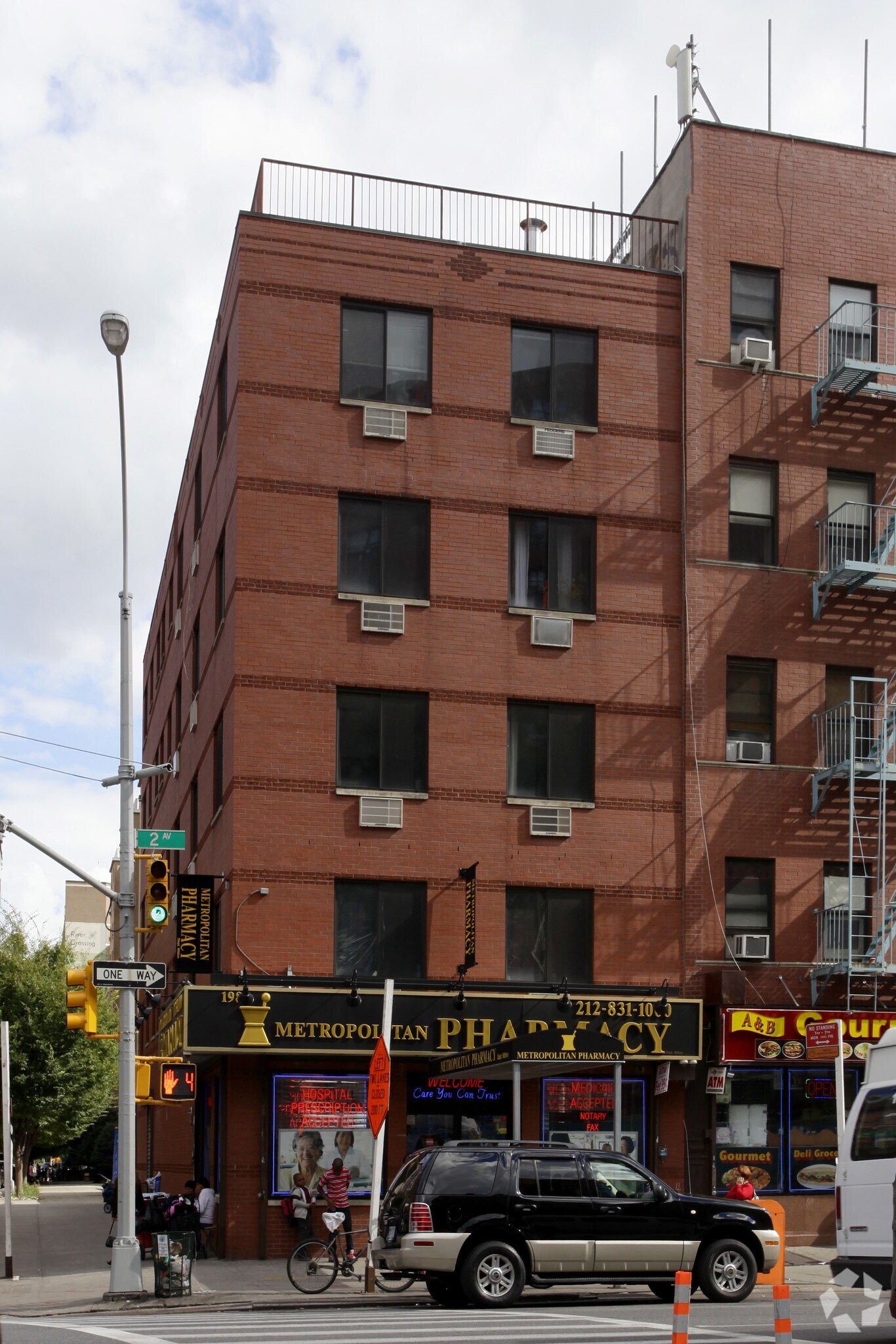 1982 2nd Ave, New York, NY for sale Primary Photo- Image 1 of 15