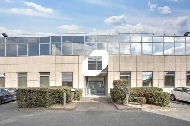 Office in Chilly-Mazarin for lease - Building Photo - Image 1 of 14