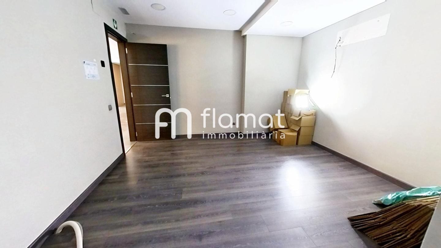 Tarragona, TAR 43003 - - - Interior Photo - Image 2 of 26