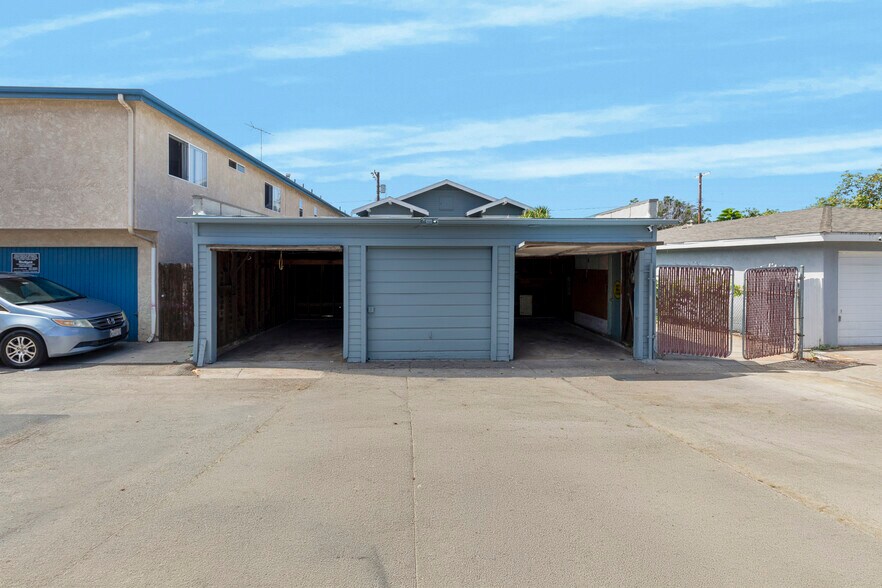 372 W 11th St, San Pedro, CA à vendre - Photo du bâtiment - Image 3 de 20