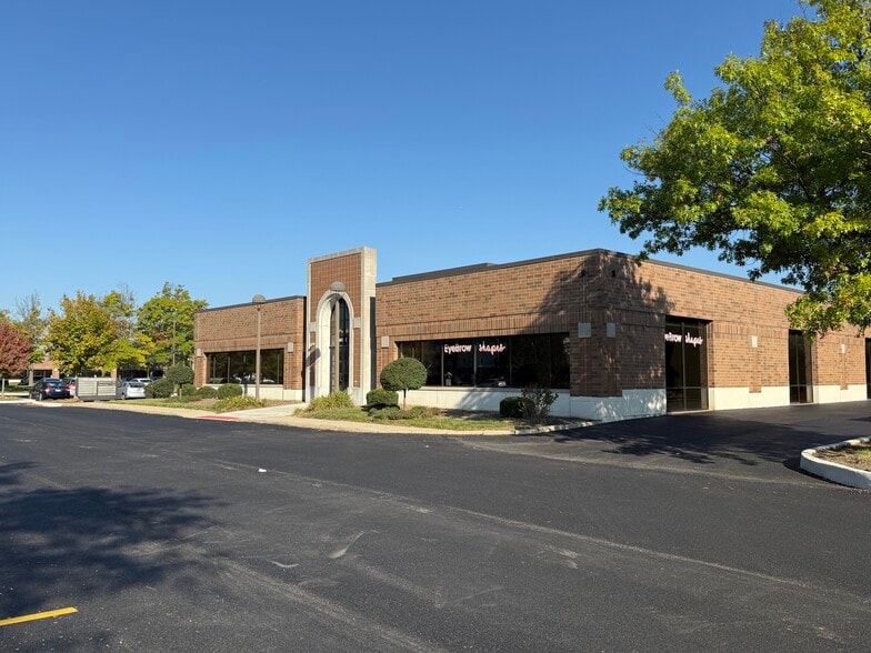 945 Lakeview Pky, Vernon Hills, IL for lease - Building Photo - Image 2 of 15