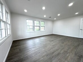 26 E 9th St, Edmond, OK for lease Interior Photo- Image 2 of 5