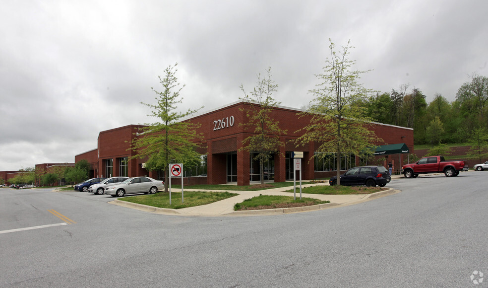 22610 Gateway Center Dr, Clarksburg, MD for lease - Primary Photo - Image 1 of 7