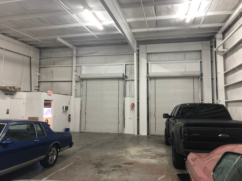 843 W 13th Ct, Riviera Beach, FL à louer - Photo du bâtiment - Image 3 de 9