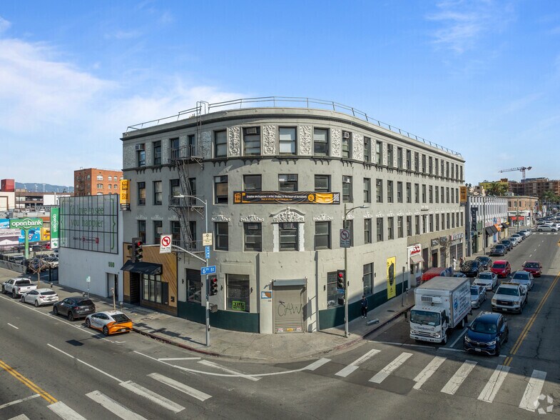 3923 W 6th St, Los Angeles, CA à louer - Photo du bâtiment - Image 2 de 12