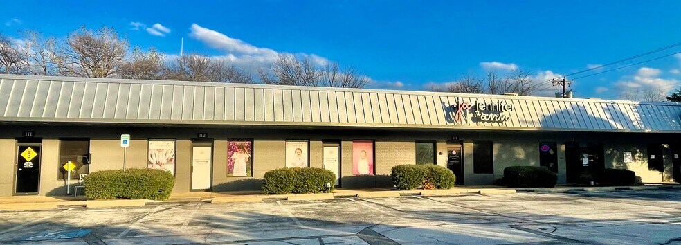 611 Dallas Dr, Roanoke, TX à louer - Photo du bâtiment - Image 3 de 5