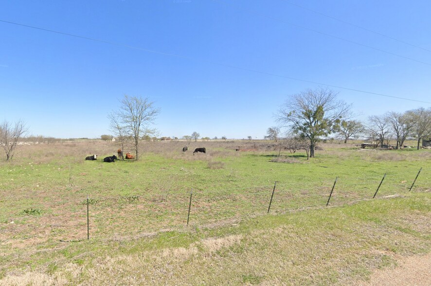 2501 County Road 1125B, Cleburne, TX à vendre - Photo du bâtiment - Image 3 de 3