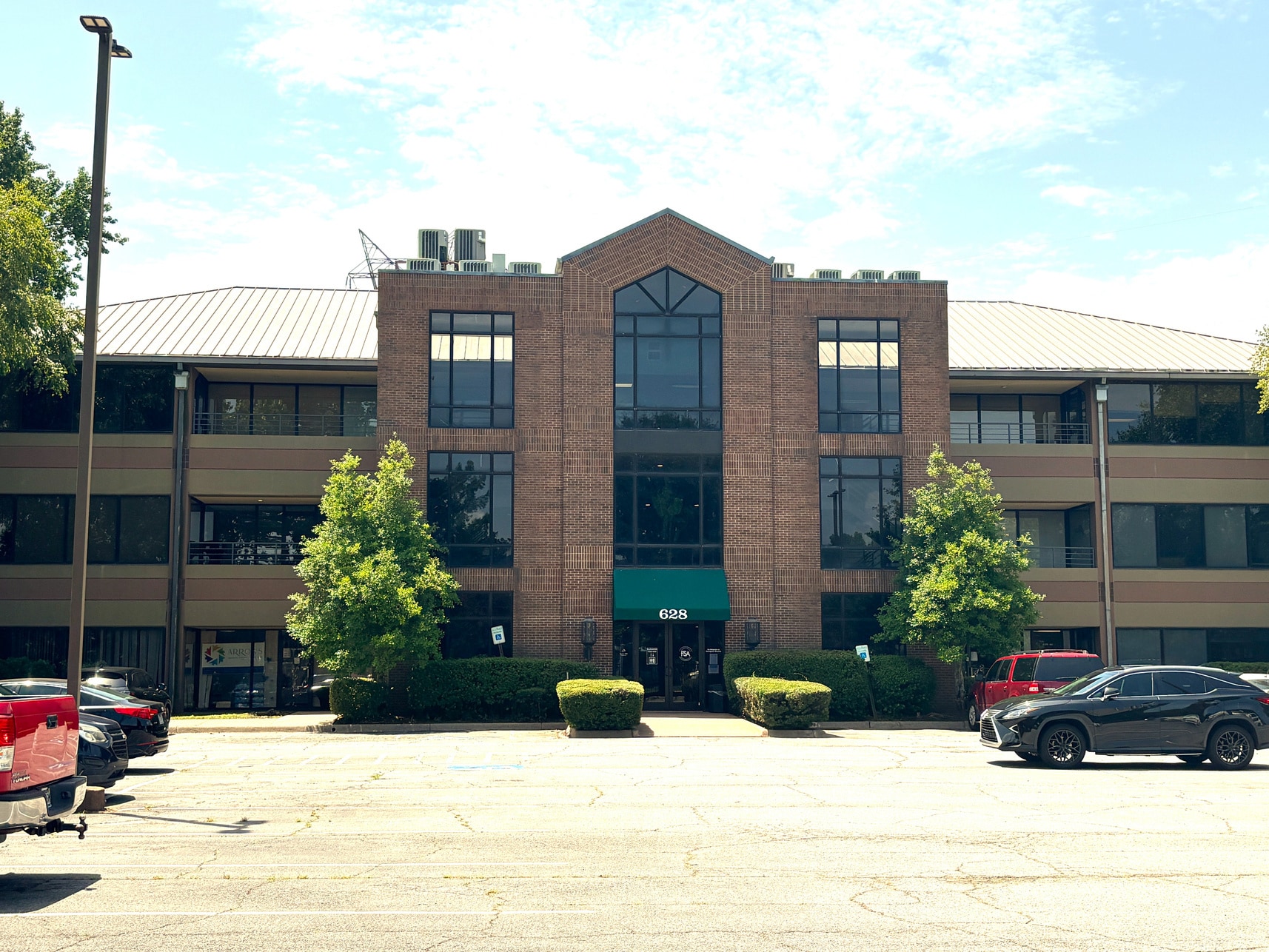 628 W Broadway Ave, North Little Rock, AR for lease Building Photo- Image 1 of 7