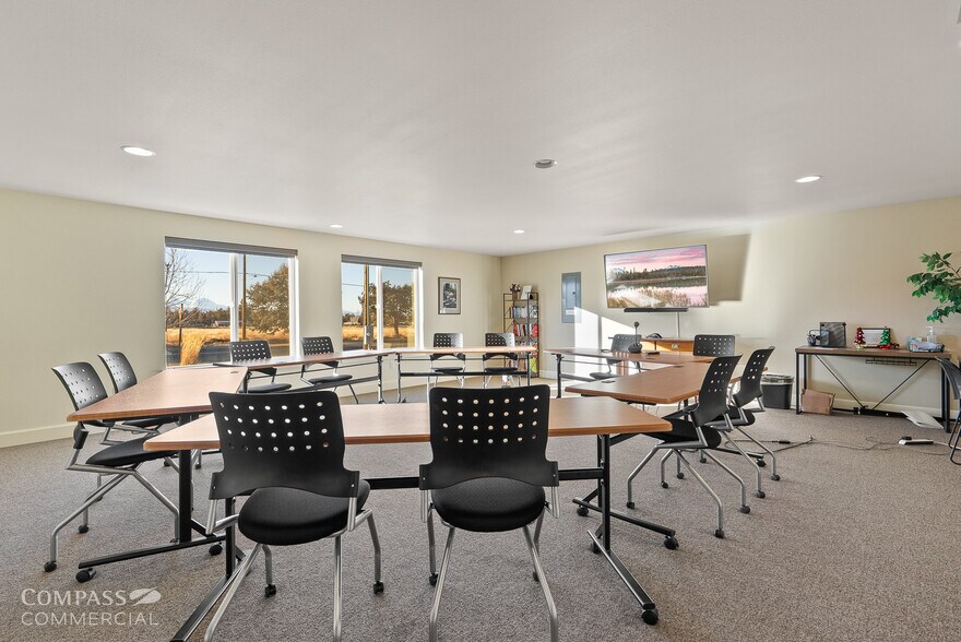 63140 Dickey Rd, Bend, OR à vendre - Photo du bâtiment - Image 3 de 5