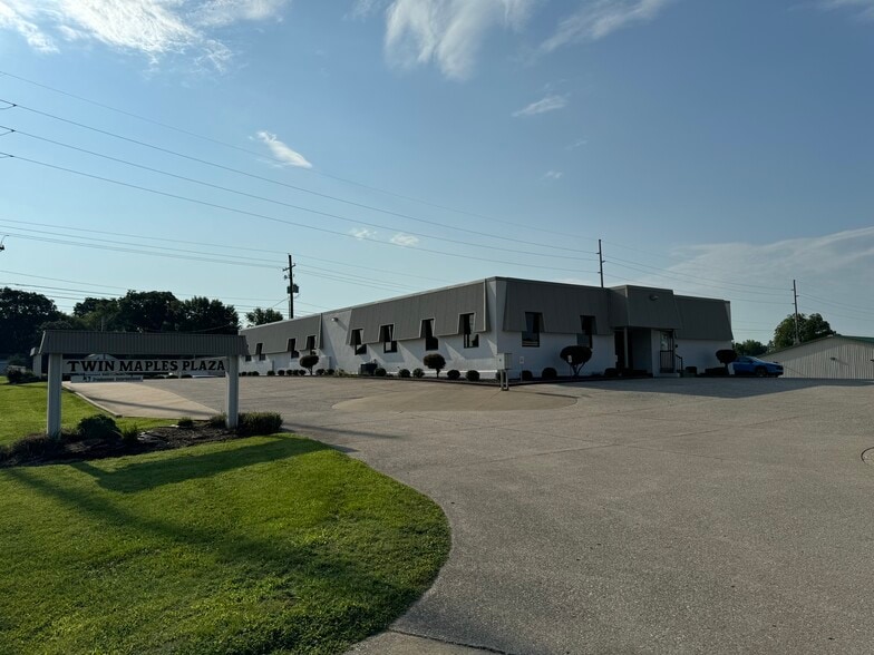 2750 N Burkhardt Rd, Evansville, IN for lease - Building Photo - Image 2 of 9